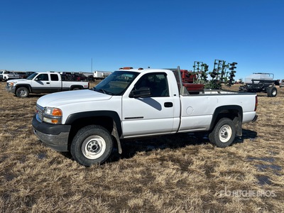 2001 GMC Sierra 2500HD SL 4x4 Pickup