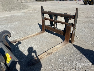 Paladin Komatsu 60 in Q/C Wheel Loader Forks