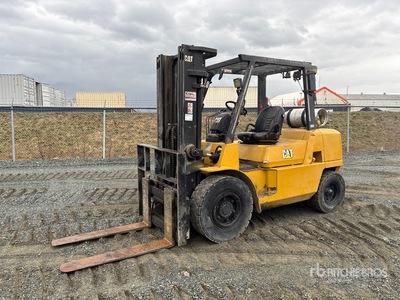 2005 Cat GP40K 8000 lb Pneumatic Tire Heftruck