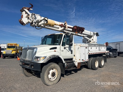 2007 International 7400 6x4 Camion excavadora