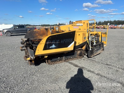 2012 Cat AP255E Track Asphalteuse