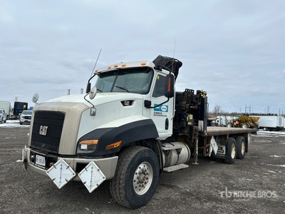 Hiab 200C Knuckle Boom on 2013 Cat CT660 6x4 Camion à flèche