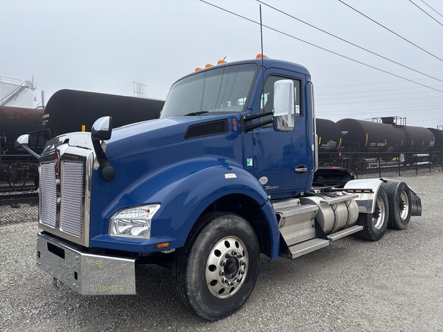 2018 Kenworth T880 6x4 T/A Day Cab Truck Tractor 2018 Kenworth T880 6x4 T/A Day Cab Truck Tractor
