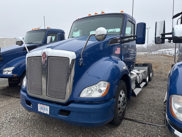 2015 Kenworth T680 S/A Day Cab Truck Tractor 2015 Kenworth T680 S/A Day Cab Truck Tractor