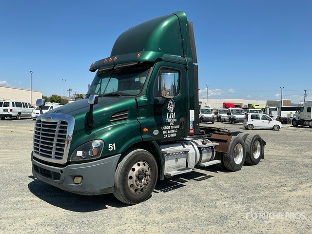 2016 Freightliner Cascadia 113 6x4 T/A Day Cab Truck Tractor