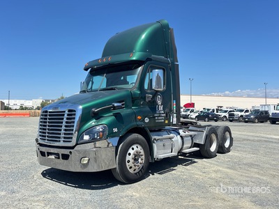 2016 Freightliner Cascadia 113 6x4 T/A Day Cab Truck Tractor