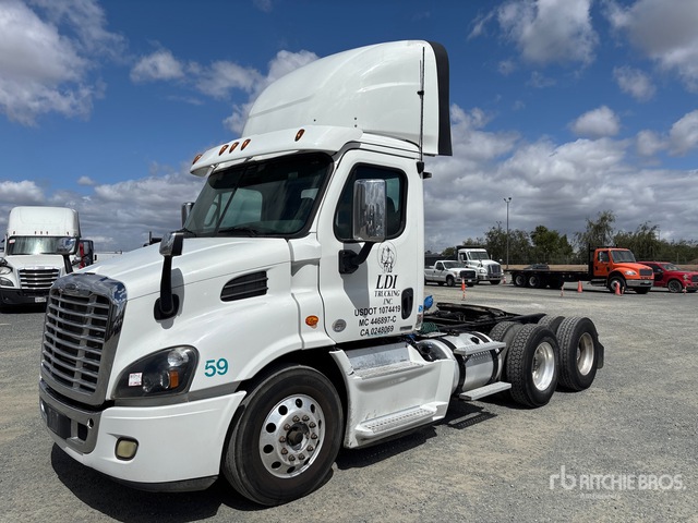 2016 Freightliner Cascadia 113 6x4 T/A Day Cab Truck Tractor