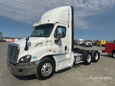 2016 Freightliner Cascadia 113 6x4 T/A Day Cab Truck Tractor