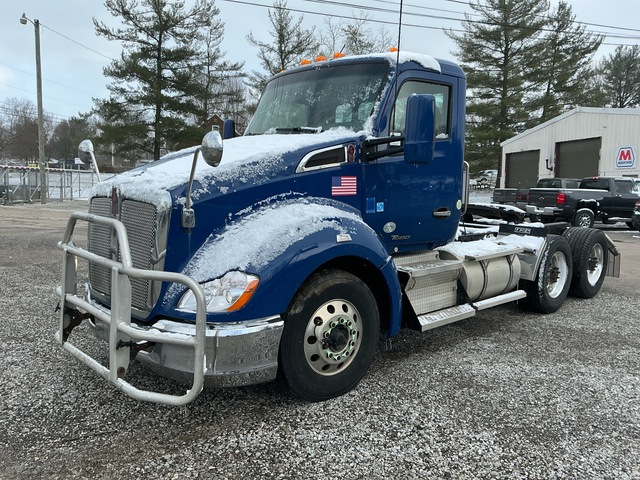 2016 Kenworth T680 6x4 T/A Day Cab Truck Tractor