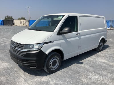2021 Volkswagen Transporter Camioneta con Caja Seca / Furgone cargo