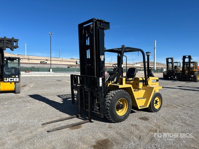 1991 Cat RC60 6000 lb 4x2 Vorkheftruck voor ruw terrein
