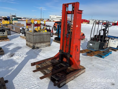 Mahaffy TPA120 Power Stacker 1500 lb Pneumatic Tire Electric Wózek widłowy