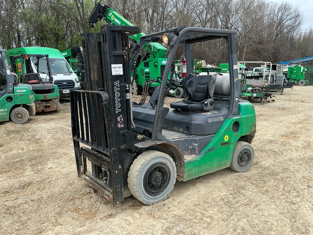 2014 Toyota 8FGU25 4750 lb Pneumatic Tire Forklift 2014 Toyota 8FGU25 4750 lb Pneumatic Tire Forklift
