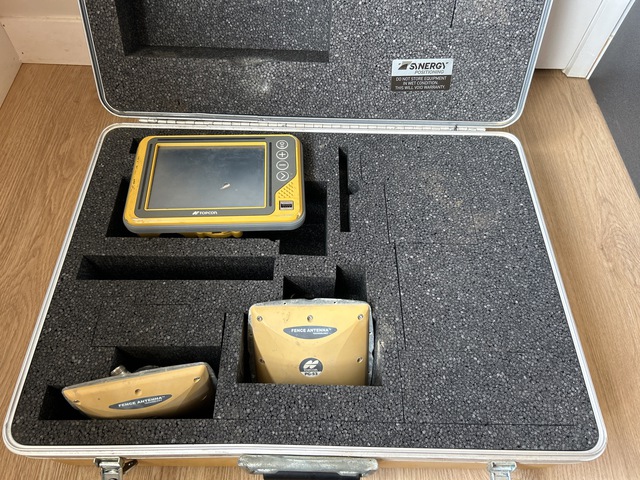 Topcon GX-55 Screen w/ (2) PG-S3 Fence Antenna Grade Control System