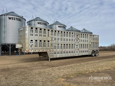 1990 Wilson PSDCL-302 48 ft T/A Livestock Trailer