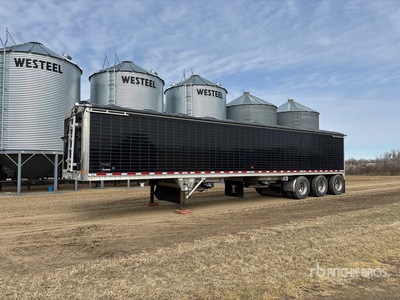 2024 Wilson DWH-750B 45 ft Tri/A Grain Trailer