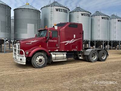 2004 Kenworth T800 T/A Sleeper Truck Tractor