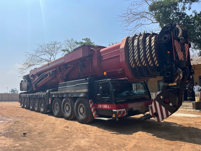 2007 Liebherr LTM1500-8.1 500 ton 16x8 w/ Super Lift All Terrain Crane