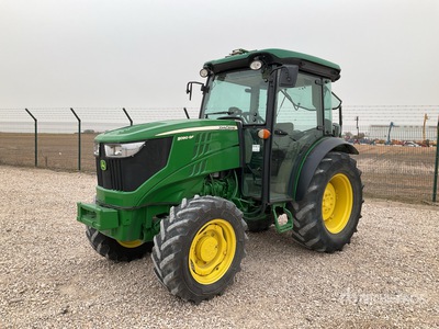 2017 John Deere 5090GF トラクター