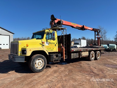 1999 Palfinger PW250 Articulated Boom on 1999 International 2674 6x4 Camión Grúa