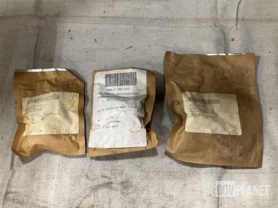 (36) M83726/85W1404N Receptacle Connectors