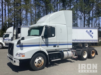 2017 Volvo VNR64T 6x4 تراكتور شاحنة كابينة النوم (ثنائية المحور)