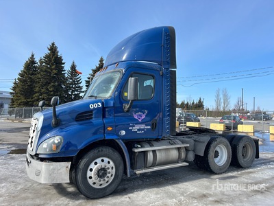 2018 Freightliner Cascadia 113 6x4 T/A Day Cab Truck Tractor
