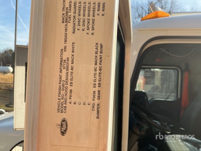 2018 Mack GU813 Granite Camion roulant