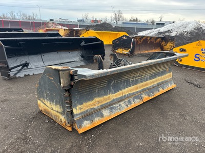 AMI 16 ft Hydraulic Reversing Empujador de nieve - Fits Skid Steer Loader