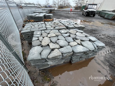 Quantity of (5) Pallets of 1.5 in Tumbled Irregular Pavers 造園機械