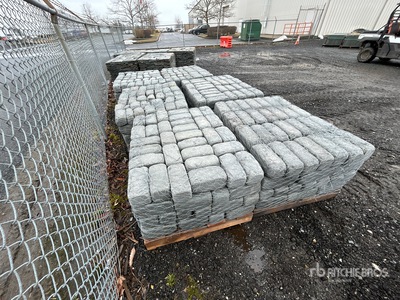 Quantity of (6) Pallets of 5 in x 5 in Tumbled Bluestone Belgium Blocks 造園機械