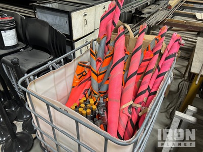 Quantity of Rolled Up Signs Varios, tienda, almacen, consumidor