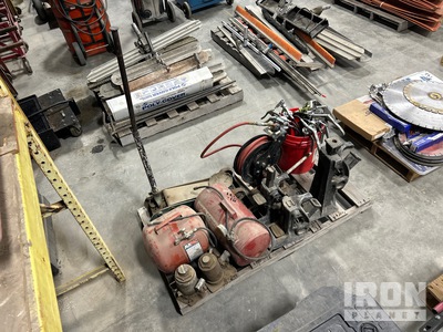 8 grease guns, 6 jacks 2 air bubbles Varios, tienda, almacen, consumidor