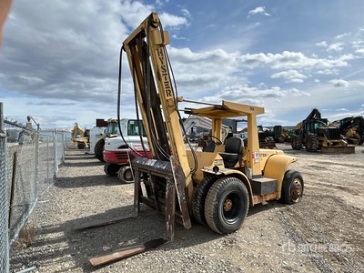1988 Hyster H180H 17100 lb Pneumatic Tire Chariot Élévateur (Inoperable)
