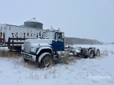 1986 Mack 6x2 Grain Truck (Inoperable)