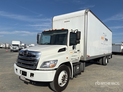 2015 Hino 268 4x2 Autocarro furgonato