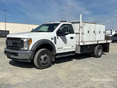 Ford F-550 XL 4x2 Flatbed Truck