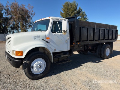 1994 International 4900 4x2 T/A Dump Truck