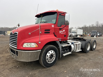 2014 Mack CXU613 Pinnacle 6x4 T/A Dagcabine Trekker