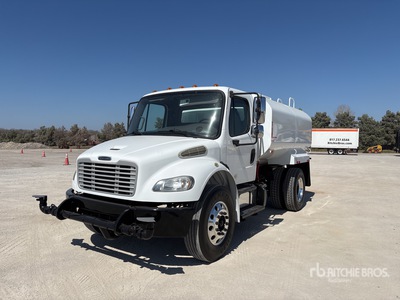 2015 Freightliner M2 106 2500 gal 4x2 Camion cisterna de agua