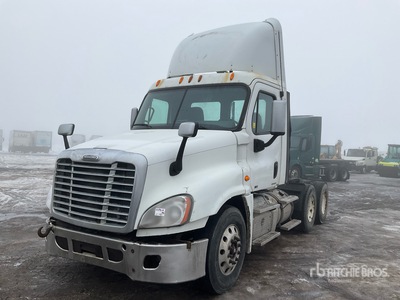 2012 Freightliner Cascadia 125 6x4 Ciągnik siodłowy T/A z kabiną dzienną