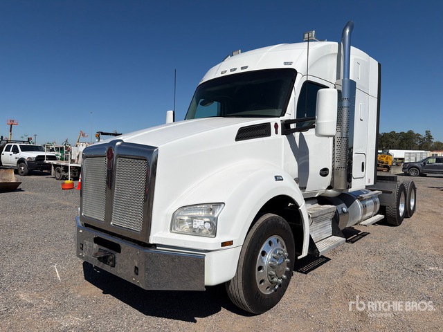 2018 Kenworth T880 6x4 T/A Sleeper Truck Tractor