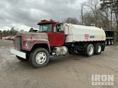 1994 Mack RD688S 6x4 Camion à eau