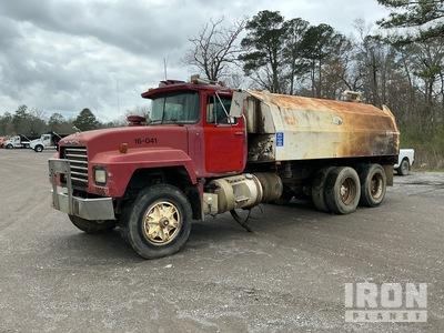 1994 Mack RD688S 6x4 Camion à eau