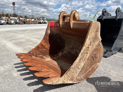 Hensley 70 in 4.15 cyd Digging Excavator Bucket