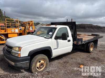 2005 Chevrolet Silverado 3500 4x2 Flatbed Truck