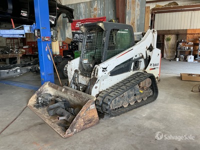 2013 Bobcat T590 を見 Compact Track Loader (Inoperable)