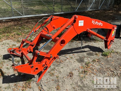 Kubota LA1065A Front Loader Attachment (Inoperable)