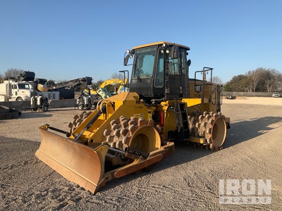 2021 Cat 815 Soil Compactor