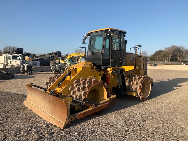 2021 Cat 815 Soil Compactor